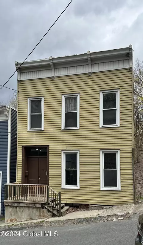 71 Tyler St, Troy, NY 12180