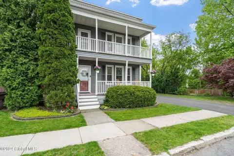 80 Arch St, Green Island, NY 12183