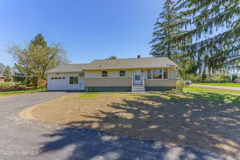 16 Arlington Rd, Cohoes, NY 12047