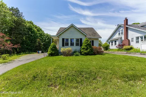 7 Roosevelt Ave, Troy, NY 12180