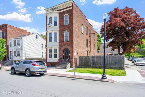 382 4th St, Troy, NY 12180