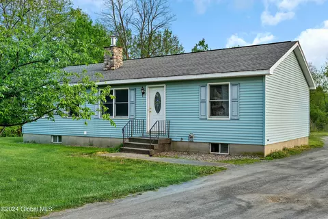 329 Menemsha Ln, Wynantskill, NY 12198