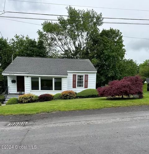 24 Fairmont Ave, Amsterdam, NY 12010