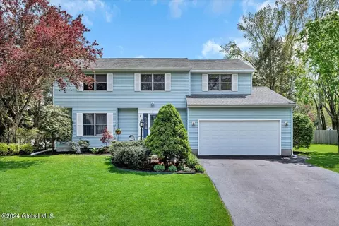 7 Mallard Rd, Glenmont, NY 12077