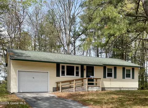 26 Red Coach Trl, Milton, NY 12020