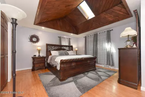 Bedroom - 2001 Oakleaf Dr, Schenectady, NY 12303 photo 4 of 4
