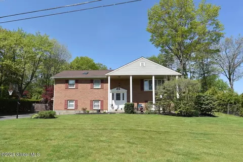 Exterior - 2001 Oakleaf Dr, Schenectady, NY 12303 photo 7 of 7