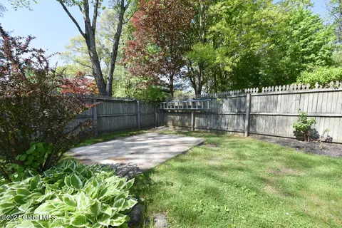 Exterior - 2001 Oakleaf Dr, Schenectady, NY 12303 photo 4 of 7