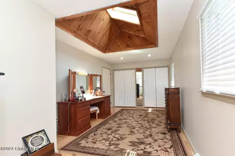Entry Way - 2001 Oakleaf Dr, Schenectady, NY 12303 photo 2 of 2