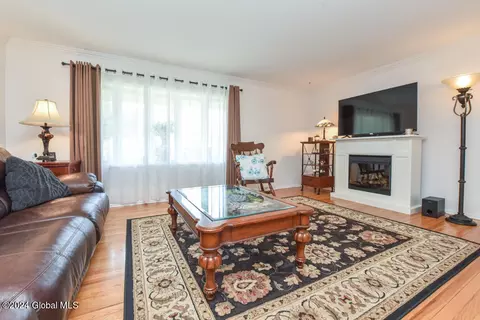 Living - 2001 Oakleaf Dr, Schenectady, NY 12303 photo 2 of 2