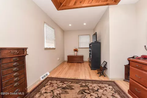 Bedroom - 2001 Oakleaf Dr, Schenectady, NY 12303 photo 2 of 4