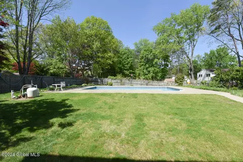 Exterior - 2001 Oakleaf Dr, Schenectady, NY 12303 photo 1 of 7