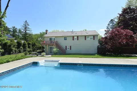 Exterior - 2001 Oakleaf Dr, Schenectady, NY 12303 photo 3 of 7