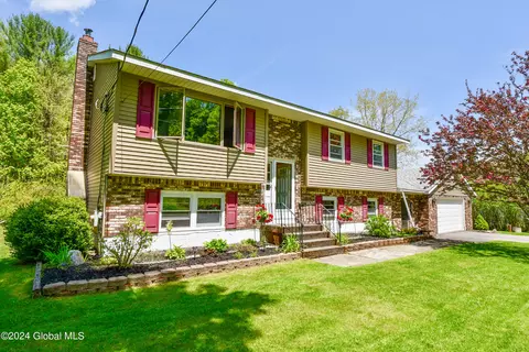 242 Burdick Rd, Gloversville, NY 12078
