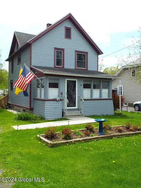 31 2nd Ave, Mayfield, NY 12117