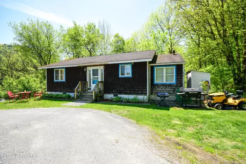 19 Church Hollow Rd, Petersburgh, NY 12138