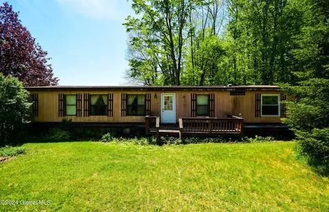29-31 Church Hollow Rd, Petersburgh, NY 12138