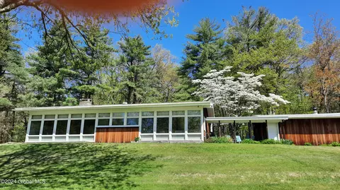 235 Geary Rd, Valley Falls, NY 12185
