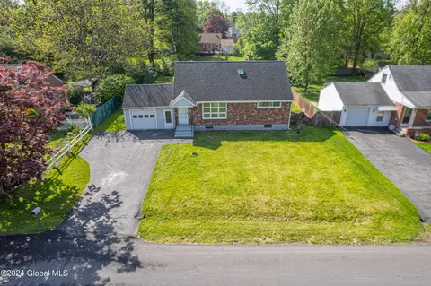 208 S Arrow St, Schenectady, NY 12304