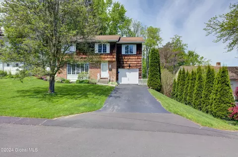 54 Kakely St, Albany, NY 12208
