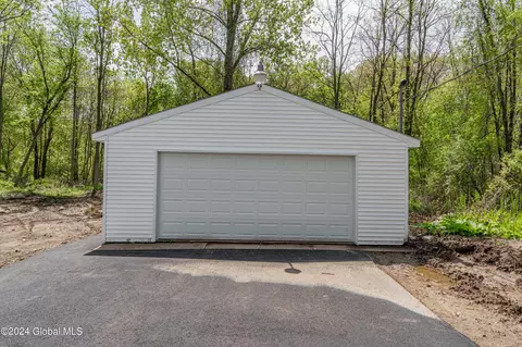 Exterior - 40 Morris Rd, Schenectady, NY 12304 photo 7 of 10