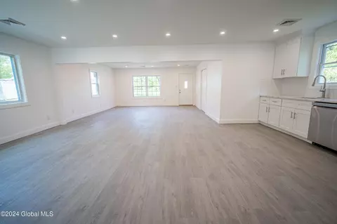 Living - 40 Morris Rd, Schenectady, NY 12304 photo 3 of 5