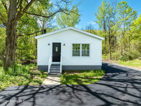 Exterior - 40 Morris Rd, Schenectady, NY 12304 photo 3 of 10