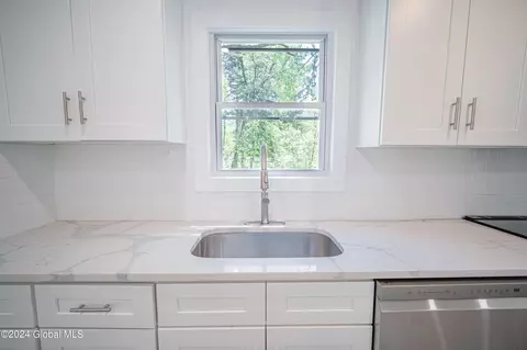 Kitchen - 40 Morris Rd, Schenectady, NY 12304 photo 2 of 2