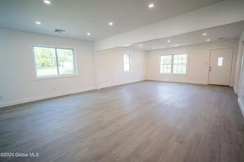 Living - 40 Morris Rd, Schenectady, NY 12304 photo 5 of 5