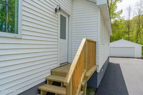 Exterior - 40 Morris Rd, Schenectady, NY 12304 photo 6 of 10