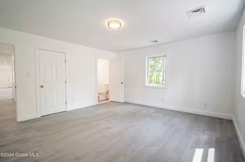Bedroom - 40 Morris Rd, Schenectady, NY 12304 photo 4 of 4
