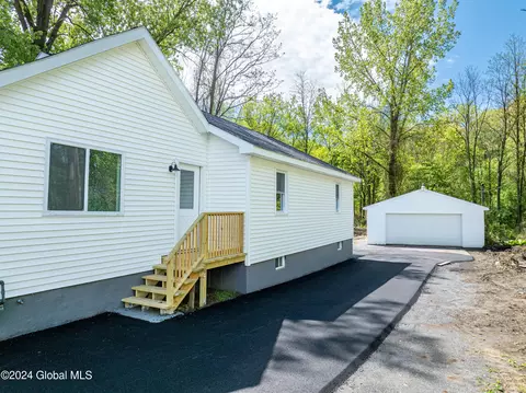 Exterior - 40 Morris Rd, Schenectady, NY 12304 photo 5 of 10