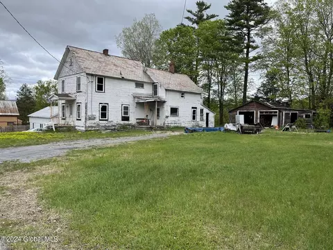 43 Smith St, Warrensburg, NY 12885