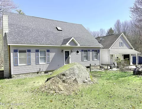 108 Lake Tour Rd, Lake Luzerne, NY 12846