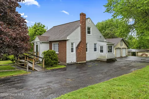 2142 River Rd, Niskayuna, NY 12309