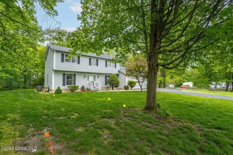 52 Gloucester St, Clifton Park, NY 12065