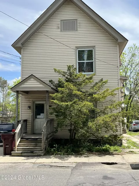 26 West St, Gloversville, NY 12078