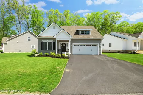 127 Lakepointe Way, Saratoga Springs, NY 12866