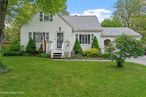 23 Harmon Rd, Schenectady, NY 12302