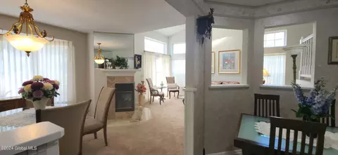 35 Highpointe Dr, Troy, NY 12182 photo 17