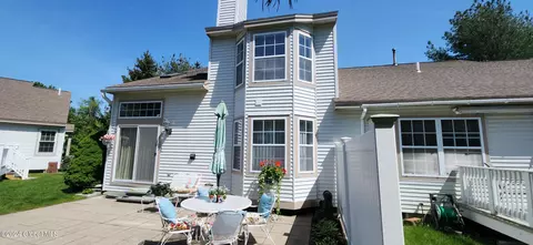 35 Highpointe Dr, Troy, NY 12182 photo 4