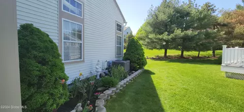 35 Highpointe Dr, Troy, NY 12182 photo 49