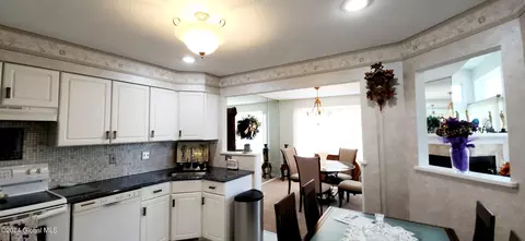 35 Highpointe Dr, Troy, NY 12182 photo 15