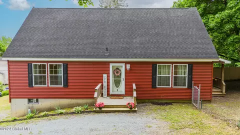 9 Hillcrest Ave, Wynantskill, NY 12198