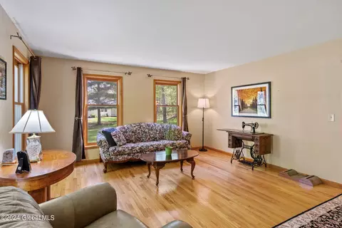 4043 Ryan Pl, Schenectady, NY 12303 photo 7