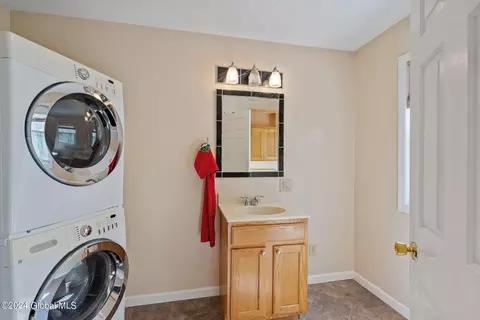 4043 Ryan Pl, Schenectady, NY 12303 photo 9