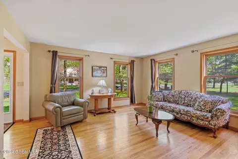 4043 Ryan Pl, Schenectady, NY 12303 photo 8