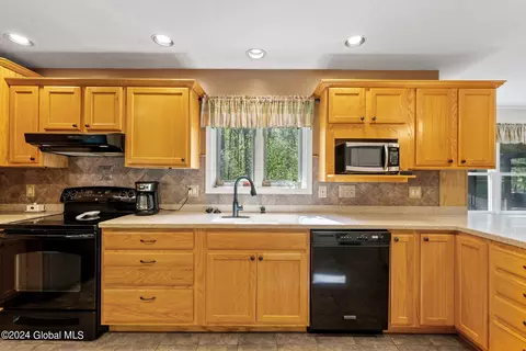 4043 Ryan Pl, Schenectady, NY 12303 photo 12