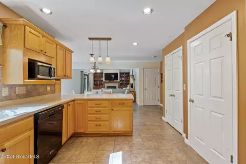 4043 Ryan Pl, Schenectady, NY 12303 photo 15