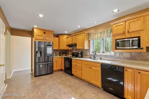 4043 Ryan Pl, Schenectady, NY 12303 photo 13